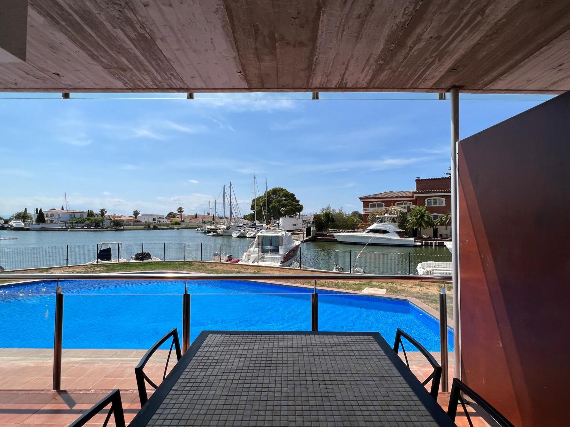 Blau Apartamento Frente A Los Canales Y Las Puestas De Sol De Roses Exterior photo